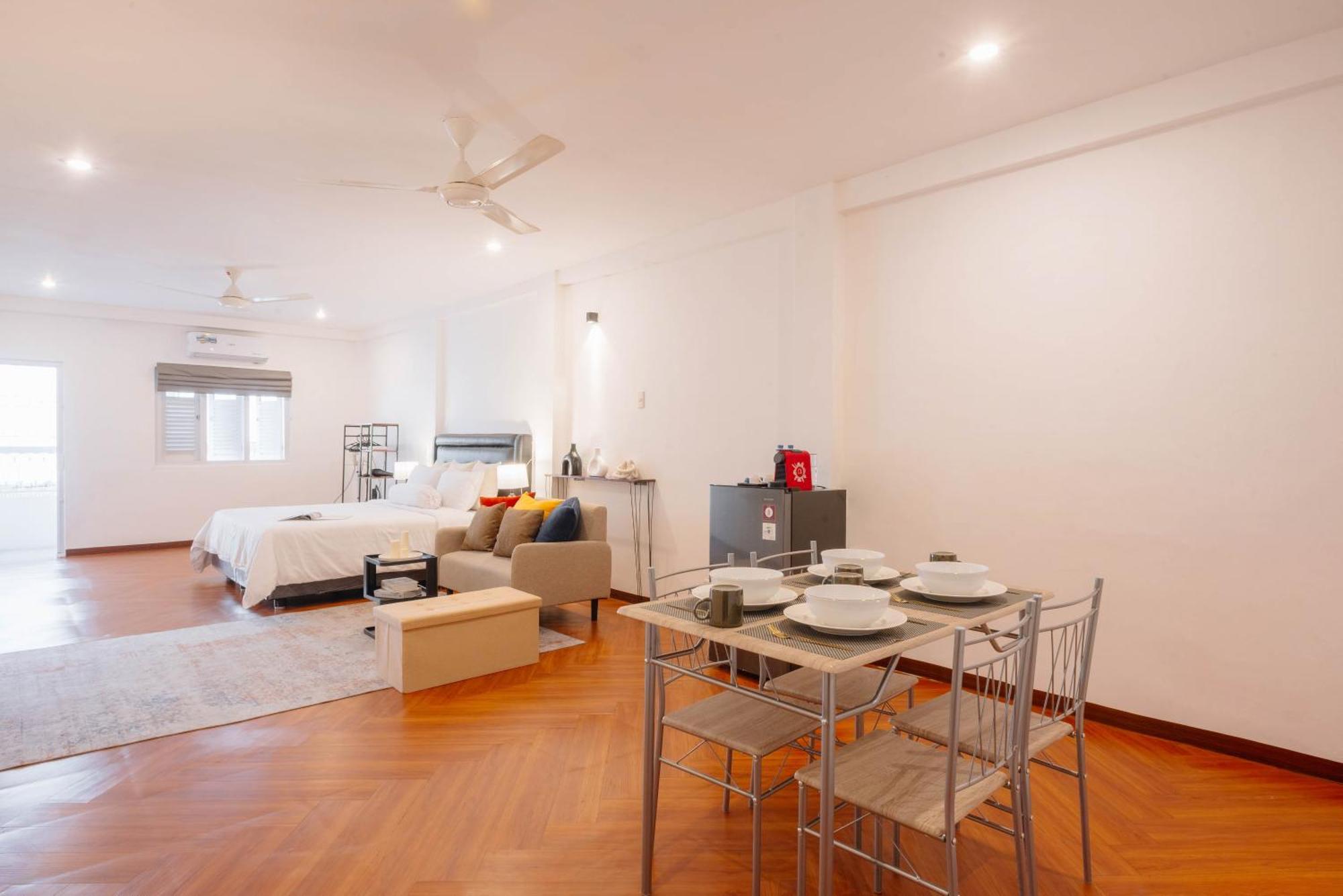 Cbd Studio3 Next To Sun Plaza Real Center!